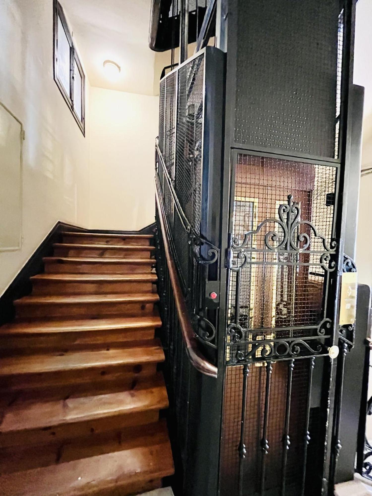 Dplace To Be - Amazing Apartments In Historic Center Madrid Bagian luar foto