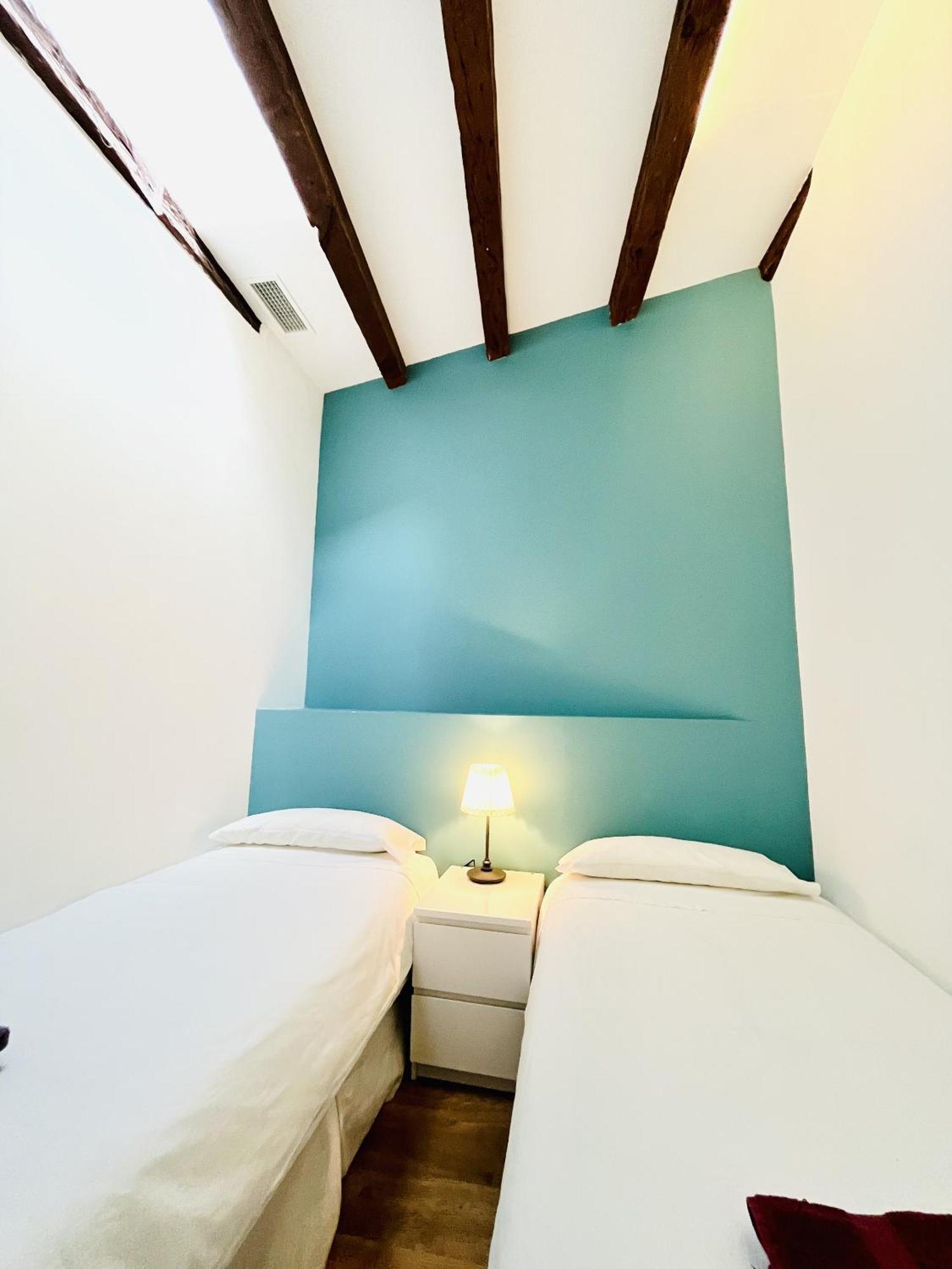 Dplace To Be - Amazing Apartments In Historic Center Madrid Ruang foto